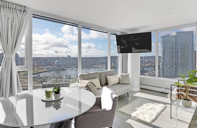 Refreshing & New 2-BR Downtown Vancouver Condo