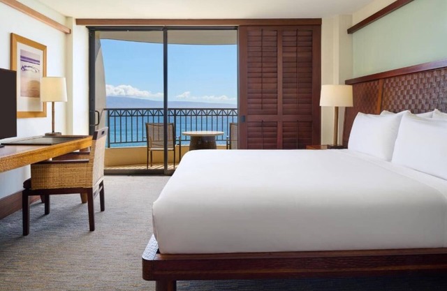 Relax and Recharge! Oceanfront, Outdoor Pools, Near Alii Kahekili Beach