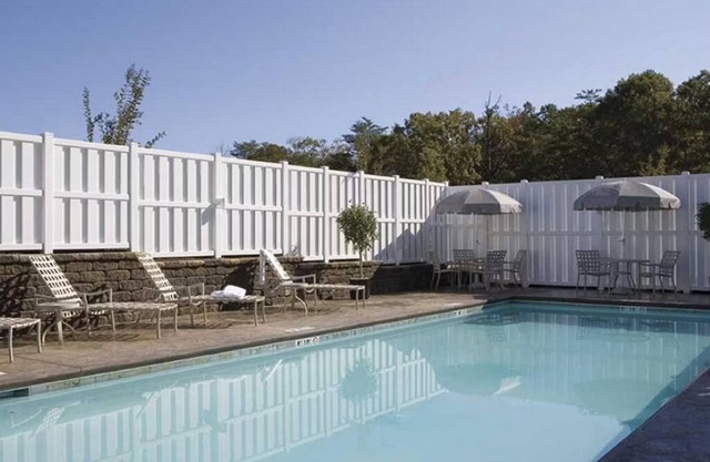 Relax in a Spacious Room w/Mini-Fridge Near Shenandoah National Park