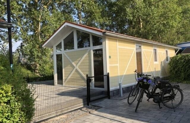 "Relax in Breskens in the Laguna Chalet: vacation with comfort and sea views!"