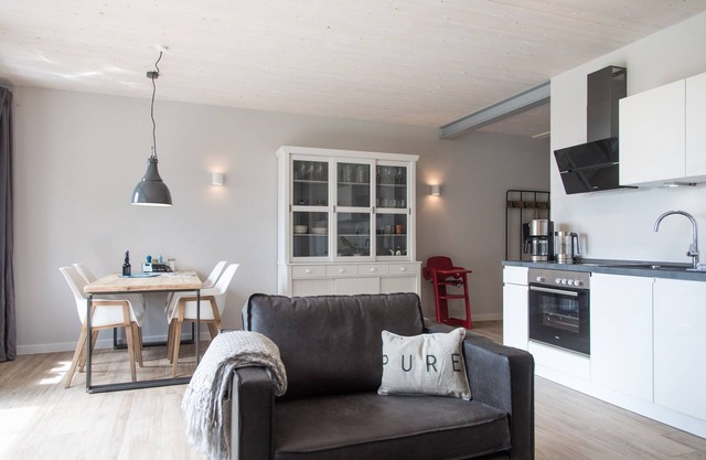 "Relax in the charming Gulfhof Dreybült vacation apartment in Neßmersiel!"