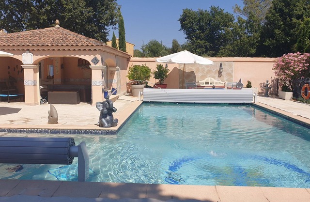 Relax in this quiet 50 m² F1-type accommodation