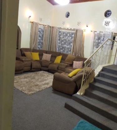 Relax & Unwind at Tyanas House