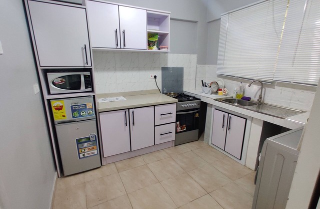 Relaxation Redefined- Cozy General Vacation Condo, near Palace Mall Comm 26,Tema