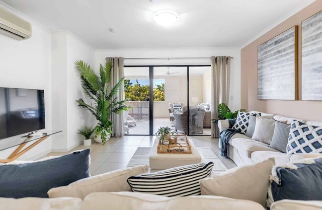 Relaxed Coastal Charm A Stylish Resort style Haven