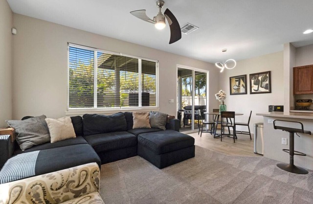 Relaxed Island Living- WD, AC, Backyard, Workspace
