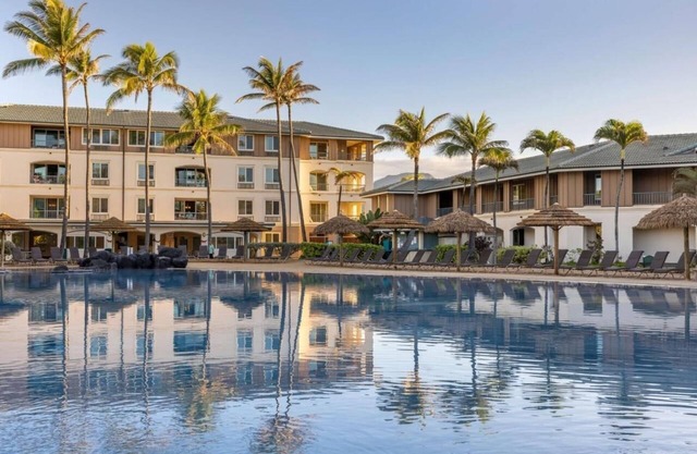 Relaxed Suite Near Shipwreck Beach + Parking & Pool Access + Kitchen