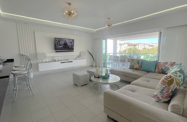 Relaxing 2 bedroom Ocean View with pool