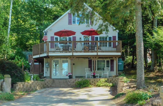 Relaxing 4BR Lake Home - Fire Pit Lake Access
