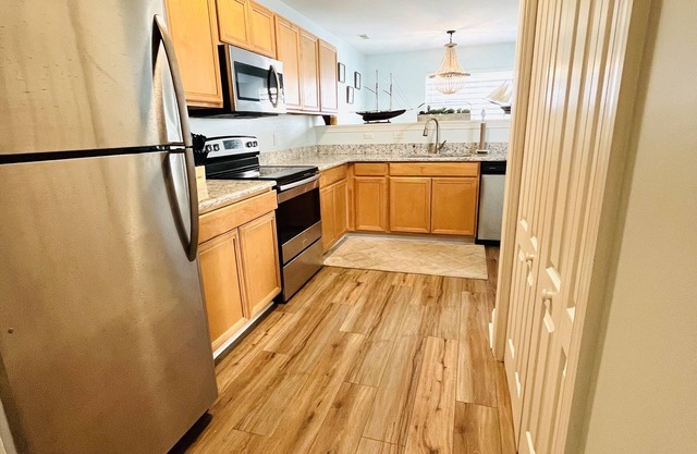 Relaxing 5 Bedroom Home in Rehoboth, Close to All