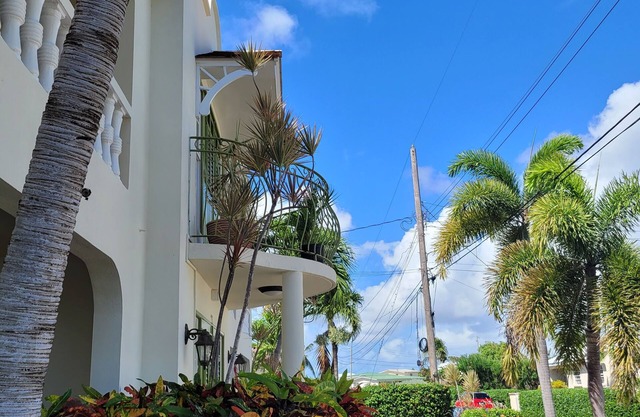 Relaxing, Amazing beach, pool, Cheap cars, quiet area, surfers paradise 2