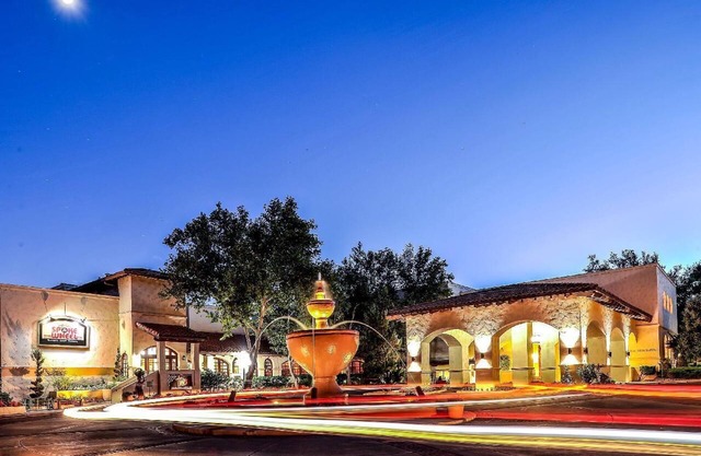 Relaxing Couple Stay Right in Downtown Sedona | Outdoor Pool and Free Parking