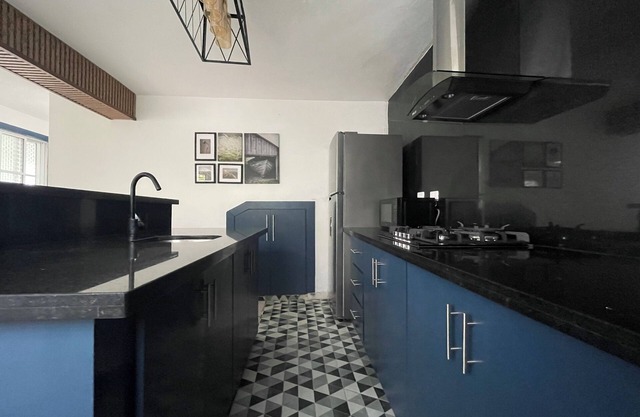 Relaxing Getaway Near The Beach: Cozy 2 Bedroom Apartment