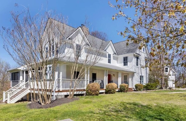 Relaxing Hideaway - Spacious Home
