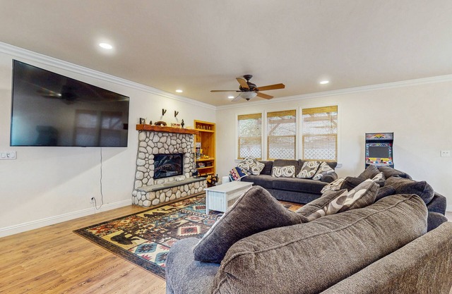 Relaxing Home with bench swing, board games, grill and ping-pong table