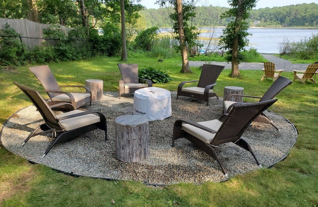 Relaxing Pond Front Home