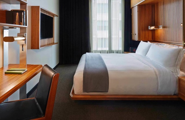 Relaxing Room w/Rooftop Bar Views in Midtown Manhattan – 2 Blocks to Park