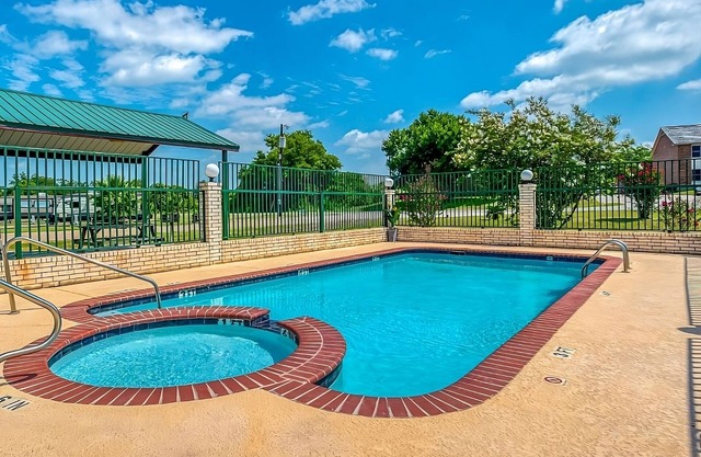 Relaxing Unit next to La Terraza, Outdoor Pool and Free On‑Site Parking