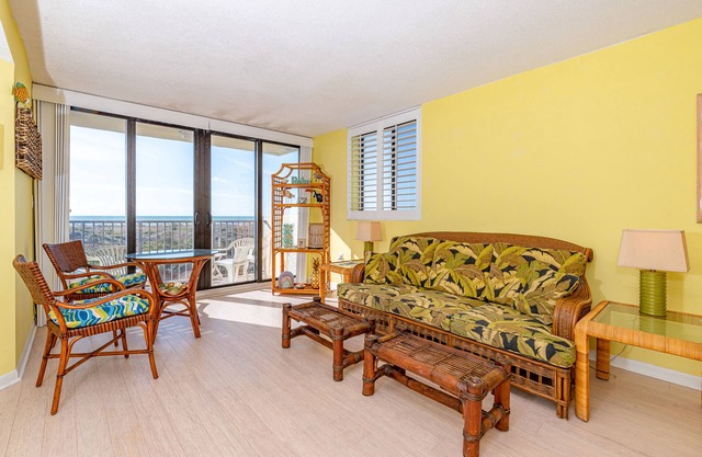 Remodeled, 2nd-Floor, Oceanfront Condo with Ocean View & Shared Pools/Hot Tub