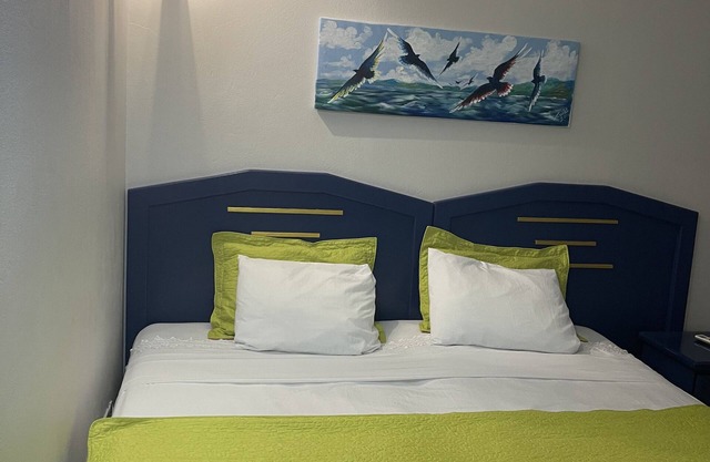 Remodeled apartments close to restaurants, beach, shops,.