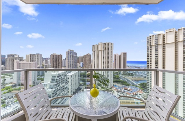 Remodeled High-Rise Views In The Heart of Town