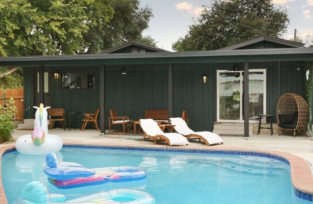 Remodeled Modern Home w/Pool, Hot Tub,Mins to Pearl, Pet Friendly