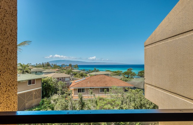 Remodeled Ocean View Condo with Beach Access, Resort Pool & Hot Tub