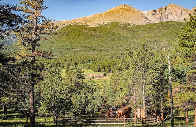 Remodeled vintage cabins! 31 day stay minimum. Longs Peak view! Sleeps 10.