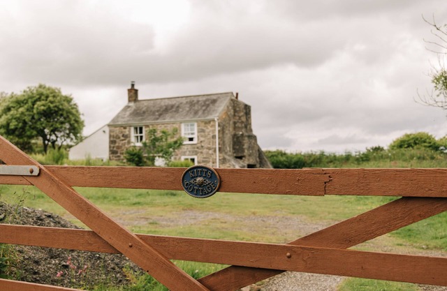 Remote Cottage with Woodburner Surrounded by Farmland