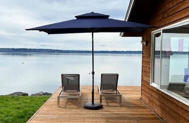 Remote Island, Private Beachfront Getaway, High Speed Internet, Pet-Friendly