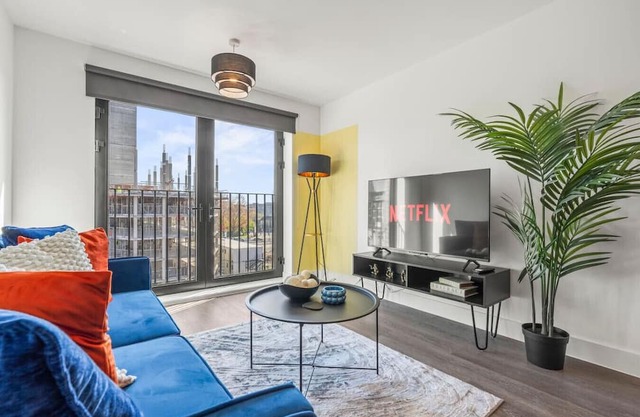 Renaissance Suite | 2Bed | Sleeps 7 | Central