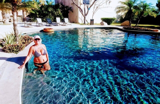 Renew Studio w/King Bed Pool Wifi Netflix 2 Blocks from The Beach In Cabo