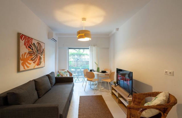 Renovated 2-Bedroom Apt Near the Athenian Coast