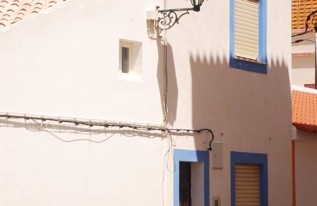 Renovated 2-bedroom town house 5 minutes from the beach