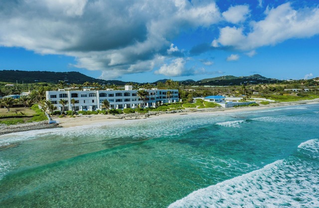 Renovated 2BD 2BA Pelican Cove Beachfront Condo