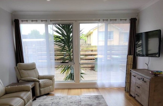 Renovated 3 bdr House 5 min from the beach