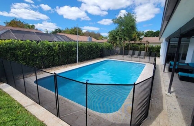 Renovated 3 Bedroom +DEN/2 bath Heated POOL House