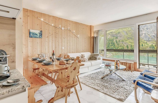 Renovated 3-room apartment in Tignes for 8 pers. with balcony, peace and comfort