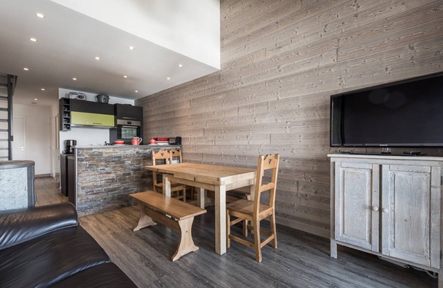 Renovated 4-Room Duplex · Ski-In/Ski-Out · Balcony · Pet Friendly
