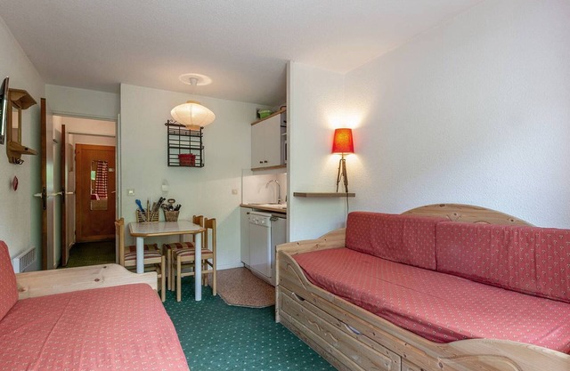 Renovated apartment in Méribel Mottaret - Near slopes!