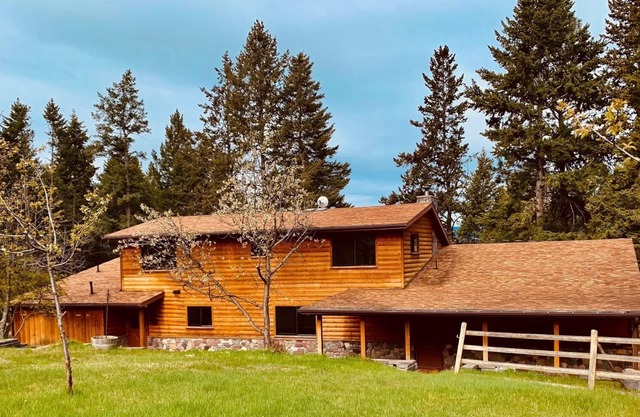 Renovated Bigfork Cabin with Flathead Lake Views + Cherry Orchard