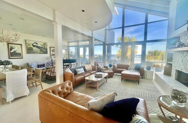 Renovated, Direct Oceanfront 6BR/6BA private pool home sleeps 16
