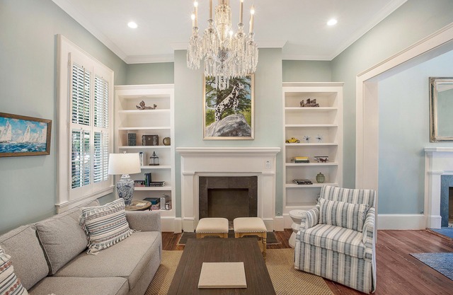 Renovated Downtown Home with Historic Charm, Free Parking by Lucky Savannah