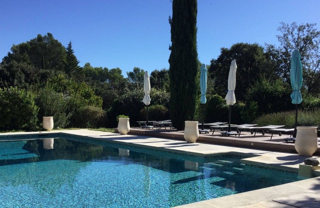 Renovated house in the middle of the Luberon hill with private pool