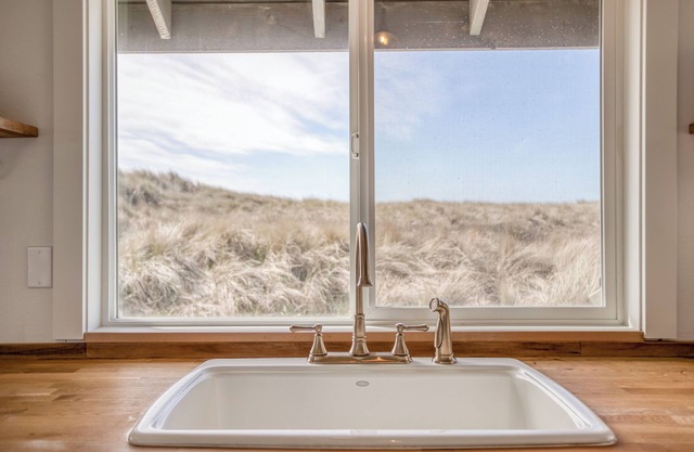 Renovated Oceanfront Beach House with Game Room located in Bayshore