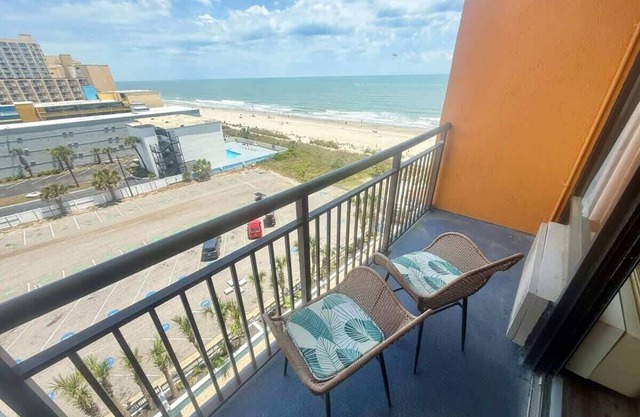Renovated Oceanview King Unit – 8th Floor Landmark