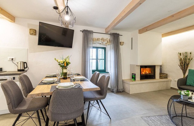 Renovated stone house with jacuzzi in central Istria