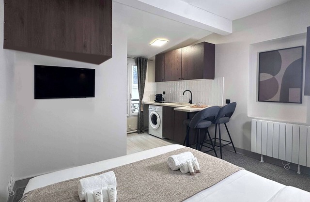 Renovated studio in Montparnasse