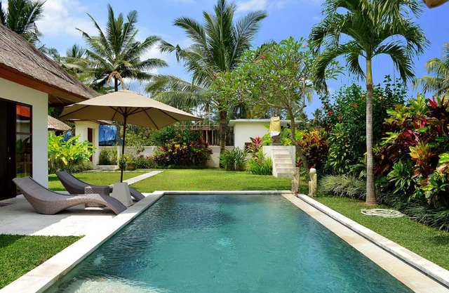 Rent a Luxury Villa in Bali Close to the Beach, Bali Villa 2031