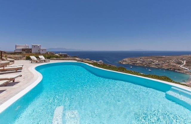 Rent holiday Villas on Mykonos Greece